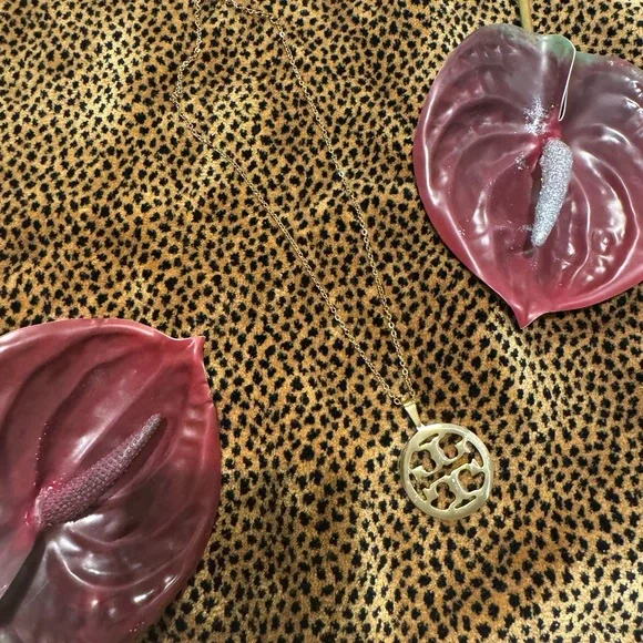 Tory burch style Gold Pendant Necklace - Picture 2 of 2